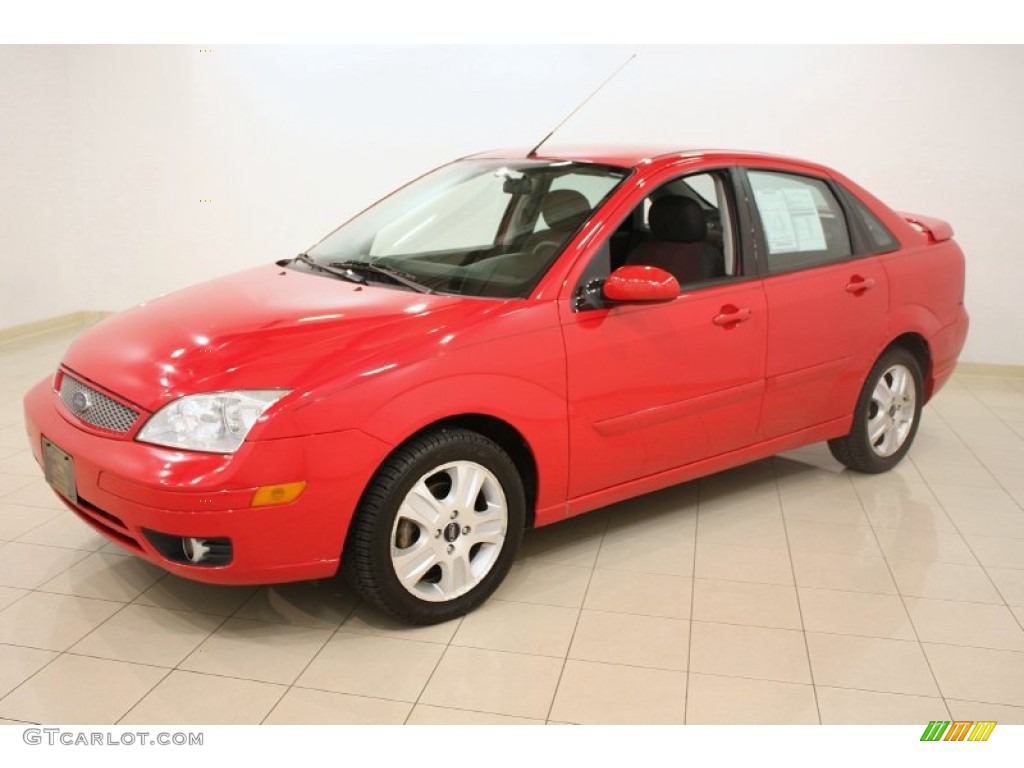 2005 Focus ZX4 ST Sedan - Infra-Red / Charcoal/Red photo #3