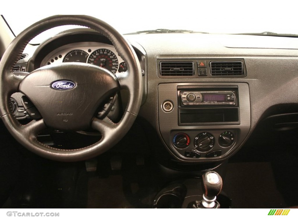 2005 Focus ZX4 ST Sedan - Infra-Red / Charcoal/Red photo #18