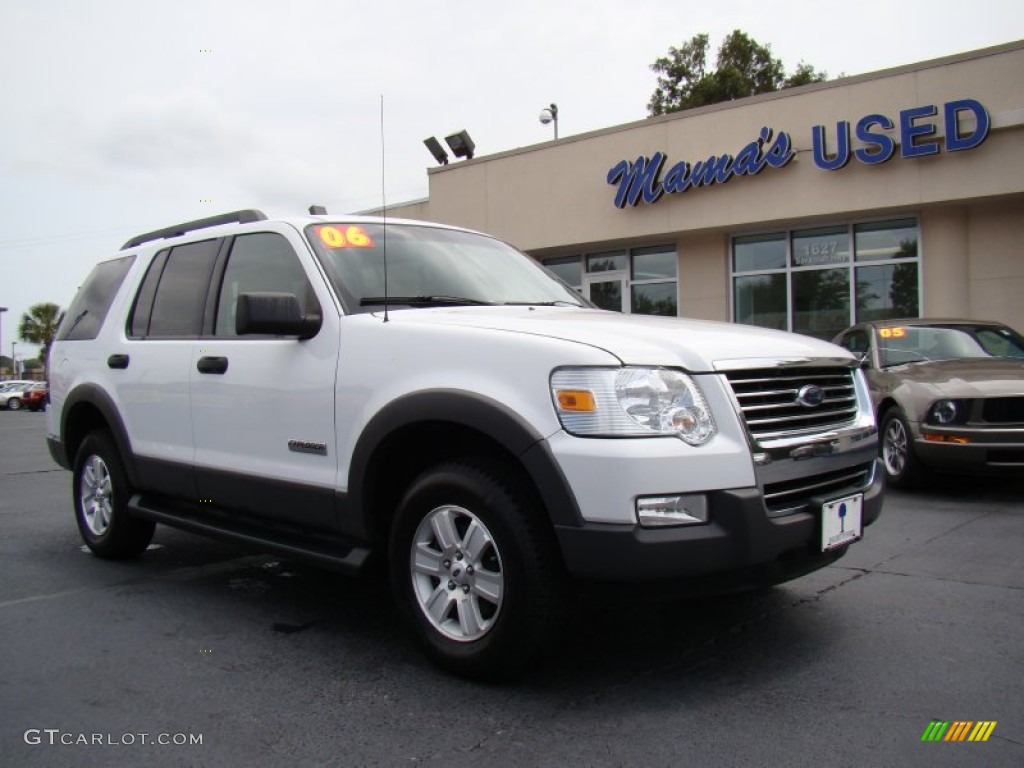 2006 Explorer XLT - Oxford White / Stone photo #2