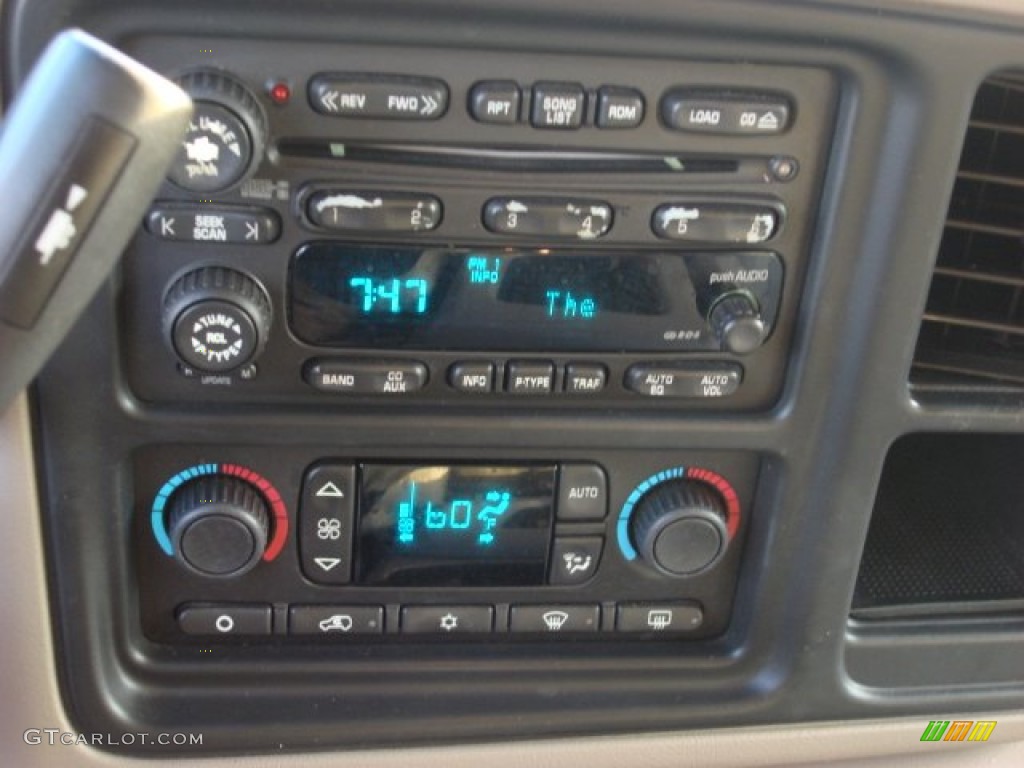 2003 Chevrolet Suburban 1500 LT Controls Photo #51829498