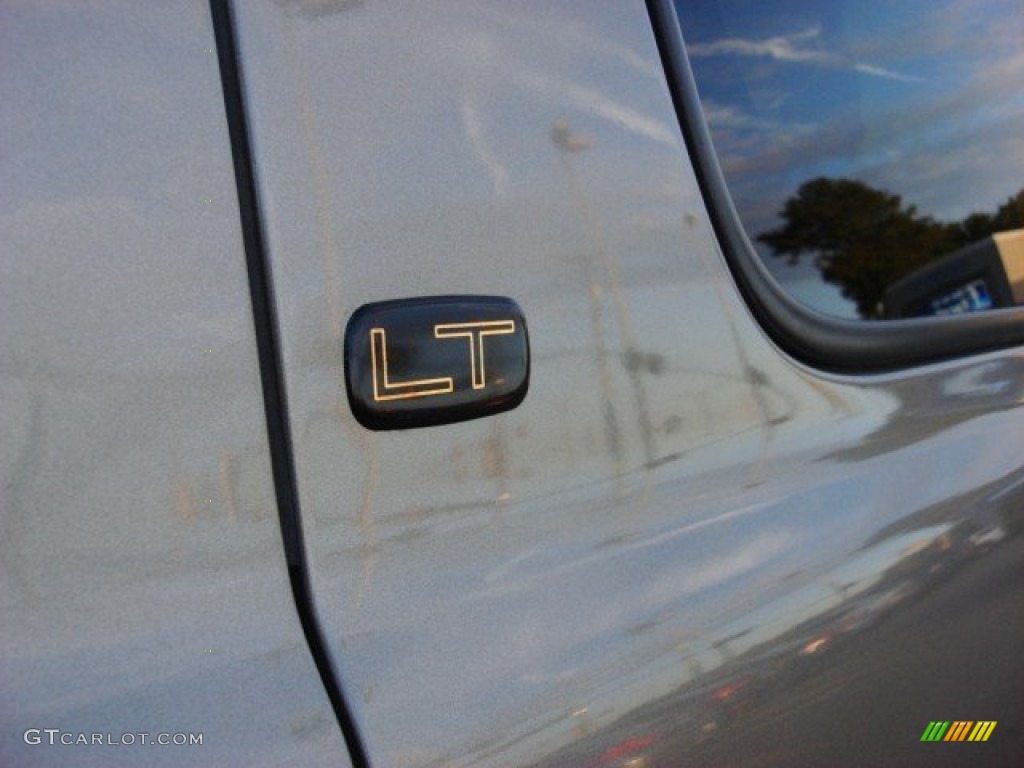 2003 Chevrolet Suburban 1500 LT Marks and Logos Photo #51829583