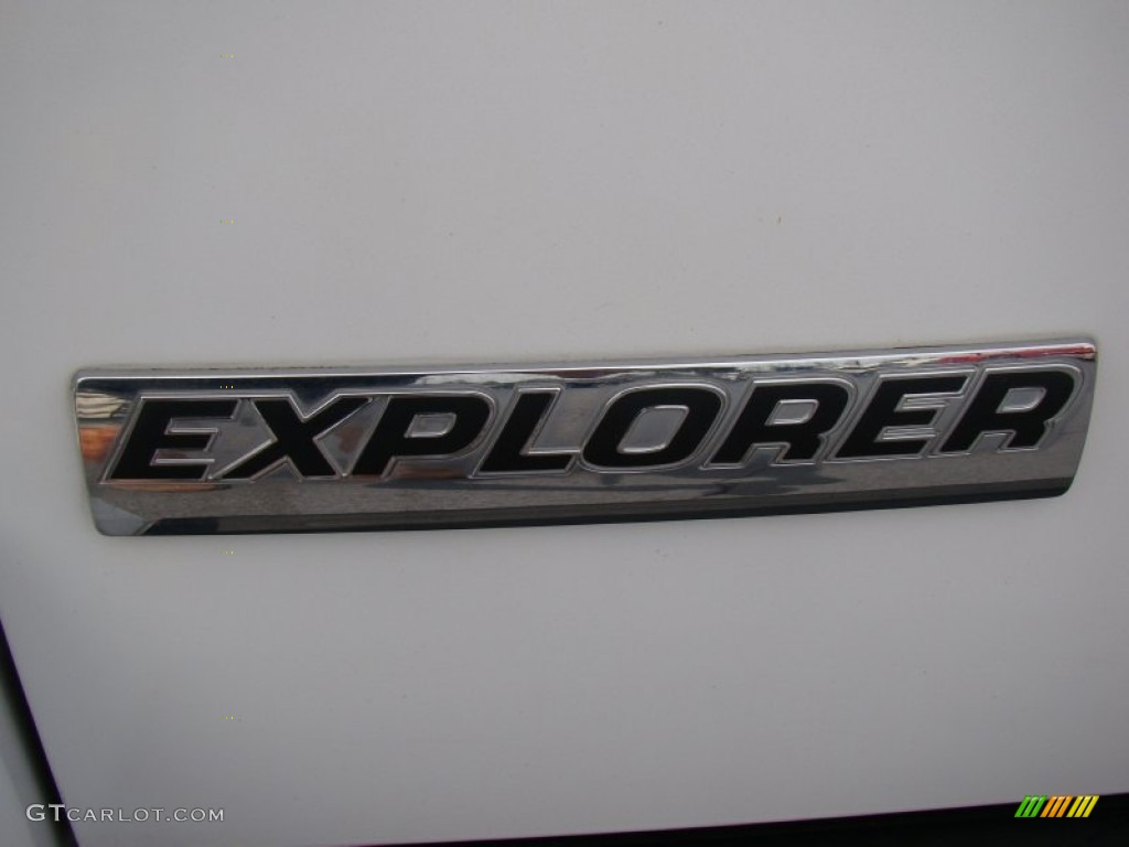 2006 Explorer XLT - Oxford White / Stone photo #36