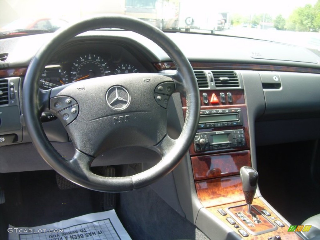 2002 Mercedes-Benz E 320 4Matic Wagon Dashboard Photos