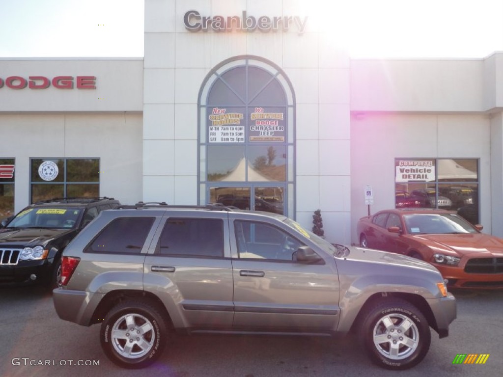 2007 Grand Cherokee Laredo 4x4 - Mineral Gray Metallic / Medium Slate Gray photo #1