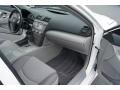 Super White - Camry SE Photo No. 15