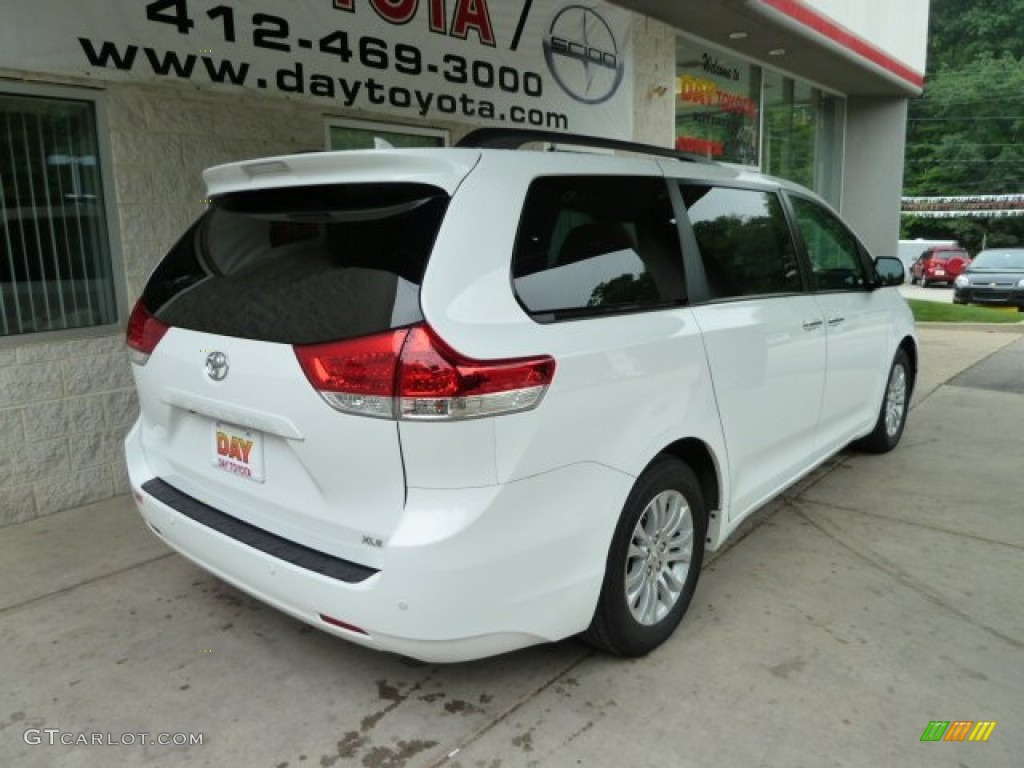 2011 Sienna XLE - Super White / Light Gray photo #2