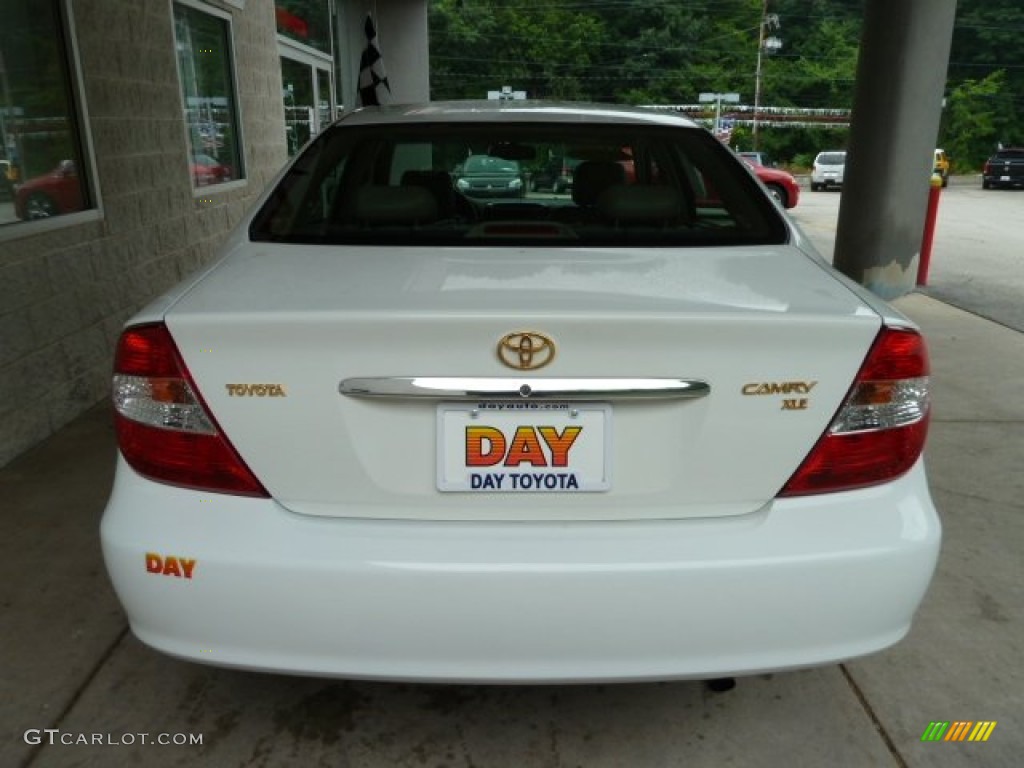 2004 Camry XLE - Crystal White / Taupe photo #3