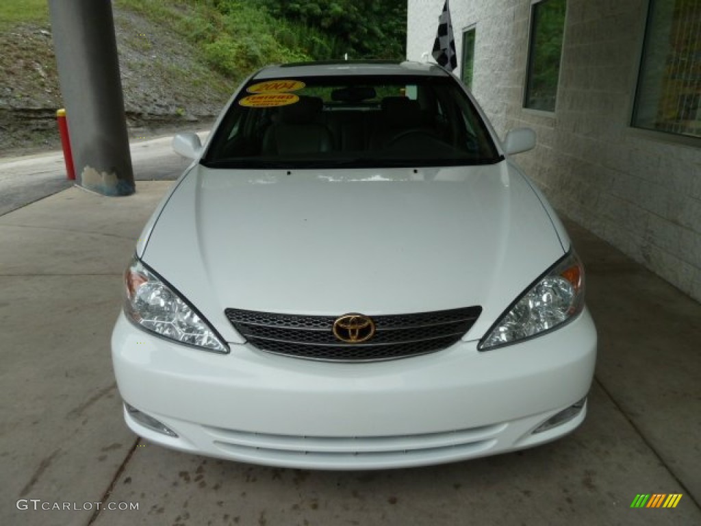 2004 Camry XLE - Crystal White / Taupe photo #6