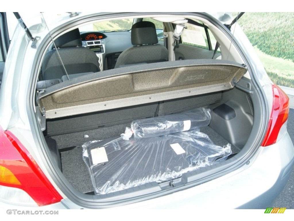 2011 Toyota Yaris 5 Door Liftback Trunk Photos