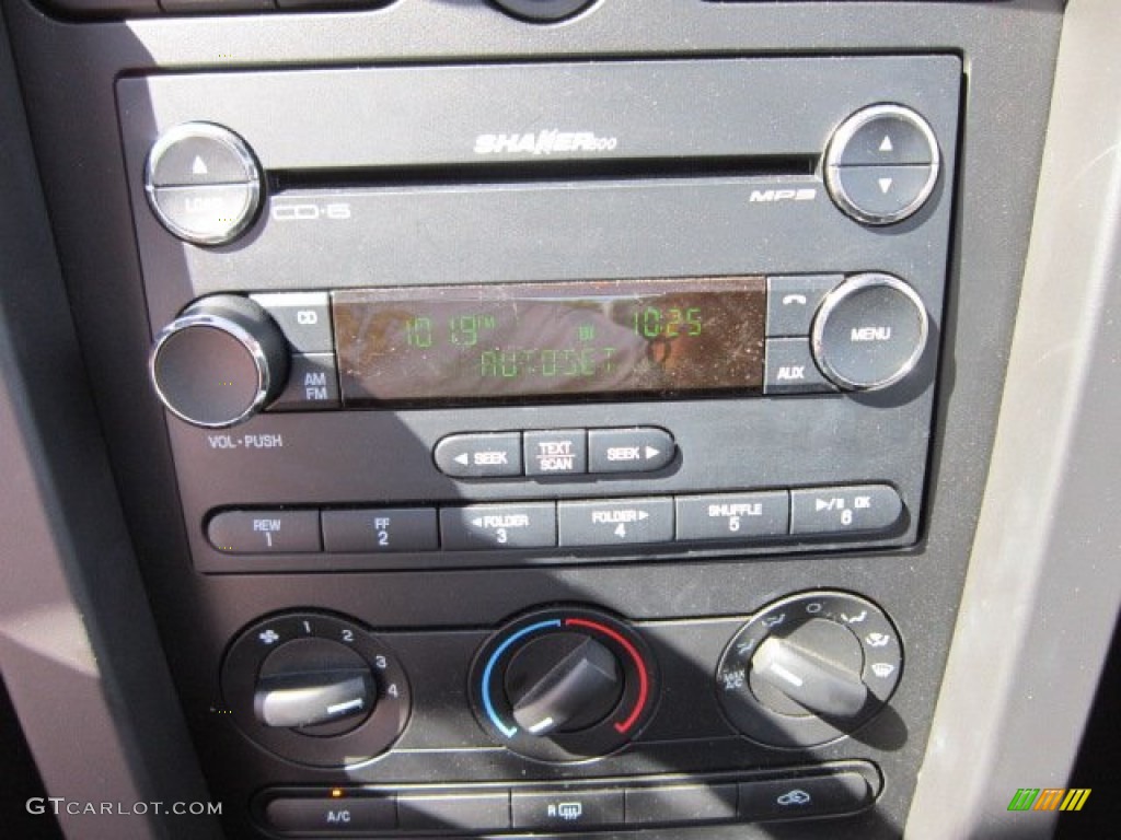 2009 Ford Mustang GT Premium Coupe Controls Photo #51840082