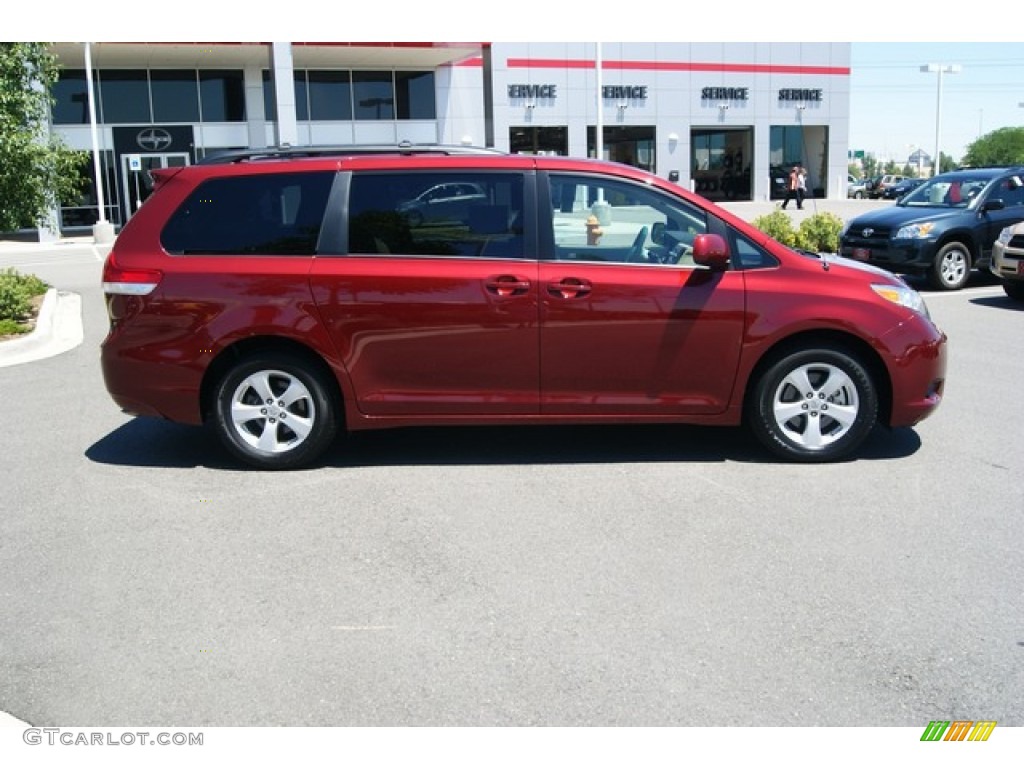 2011 Sienna LE - Salsa Red Pearl / Bisque photo #2