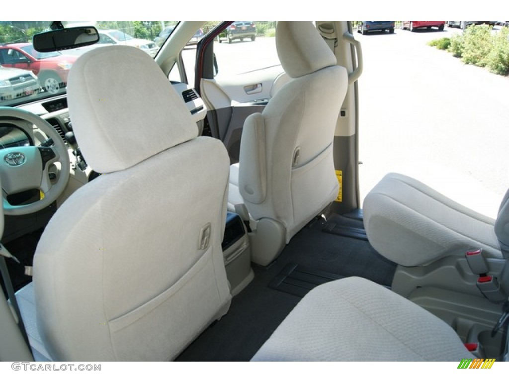2011 Sienna LE - Salsa Red Pearl / Bisque photo #15