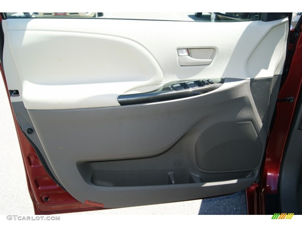 2011 Sienna LE - Salsa Red Pearl / Bisque photo #17