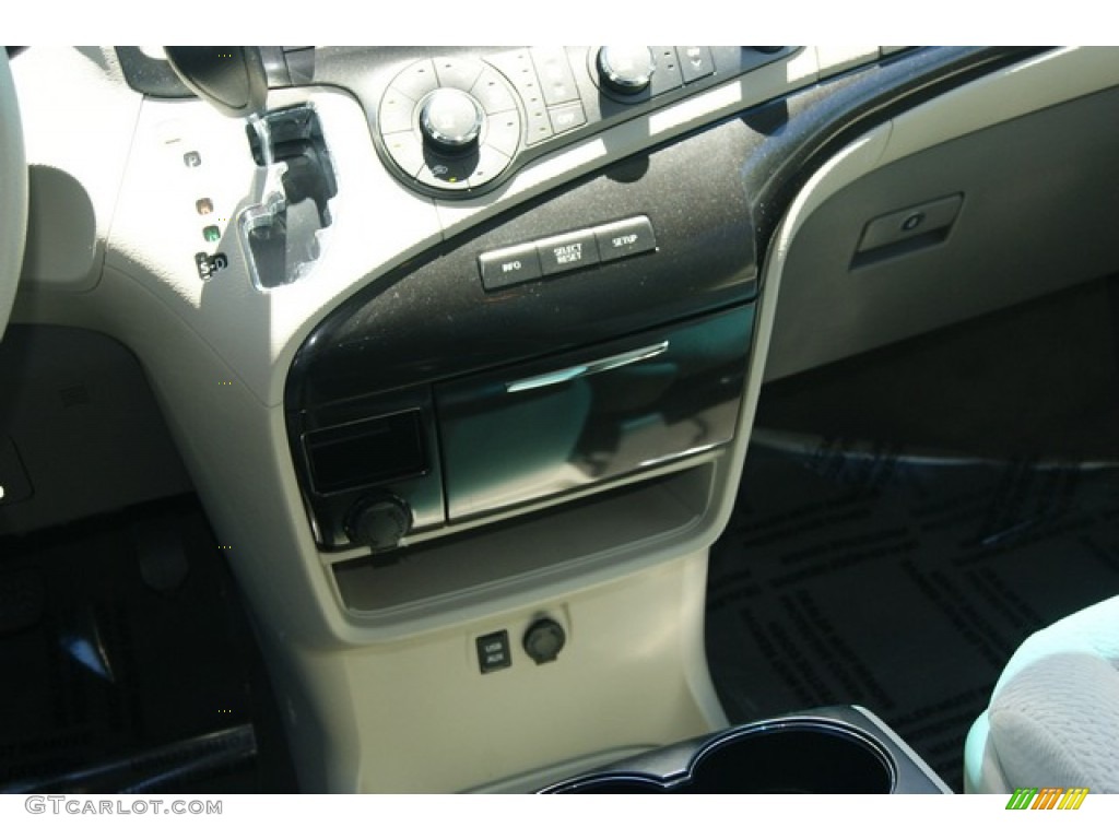 2011 Sienna LE - Salsa Red Pearl / Bisque photo #24