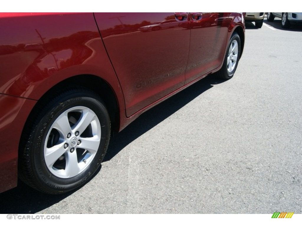 2011 Sienna LE - Salsa Red Pearl / Bisque photo #28