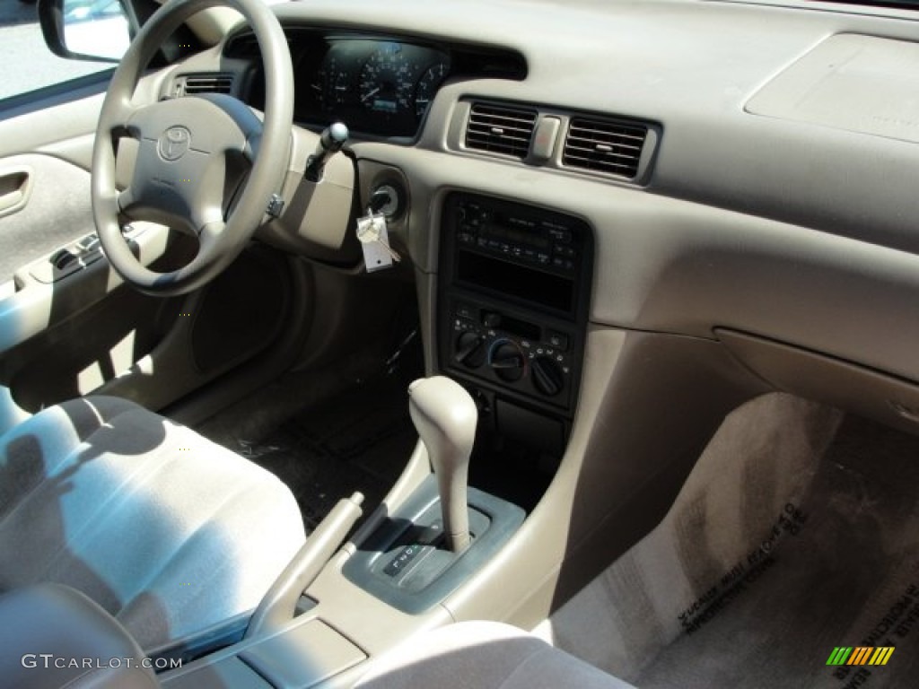 1998 Camry LE V6 - Dark Green Metallic / Oak photo #10