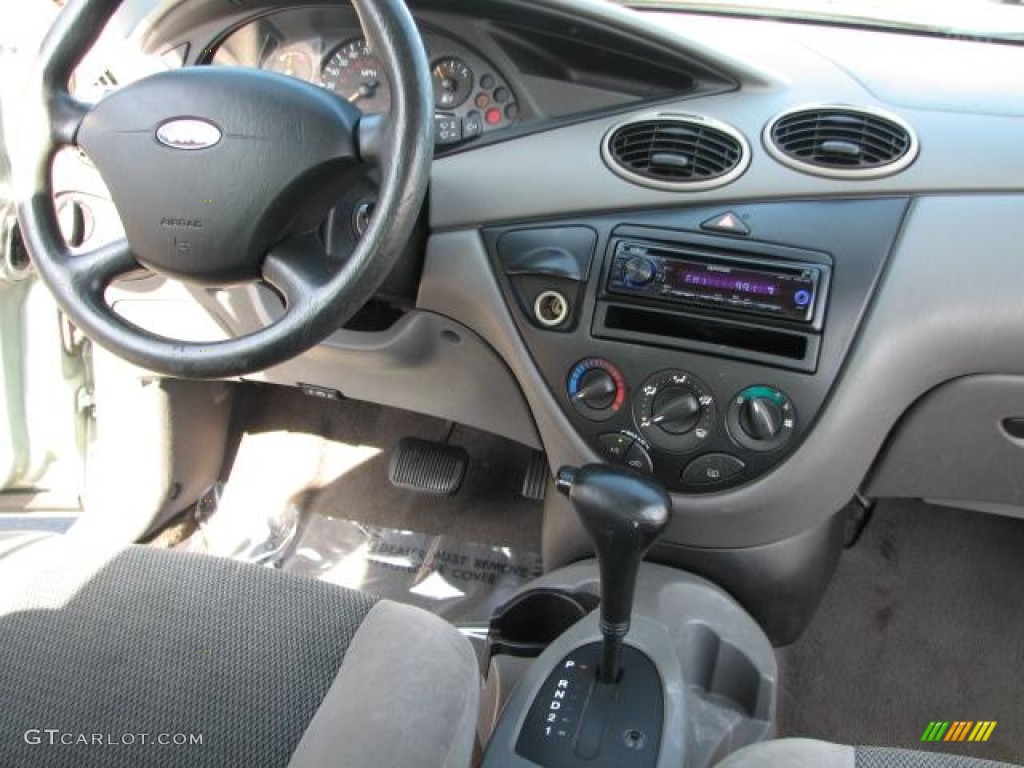 2003 Ford Focus SE Wagon Medium Graphite Dashboard Photo #51845908