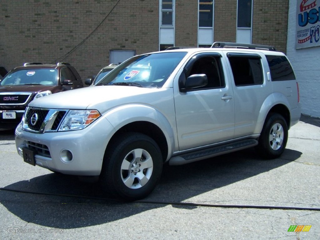 Silver Lightning Metallic Nissan Pathfinder