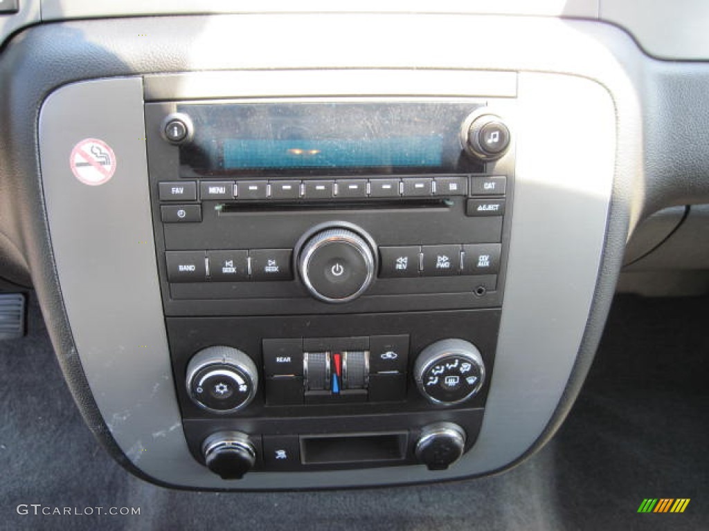 2010 Chevrolet Suburban LS 4x4 Controls Photo #51848867