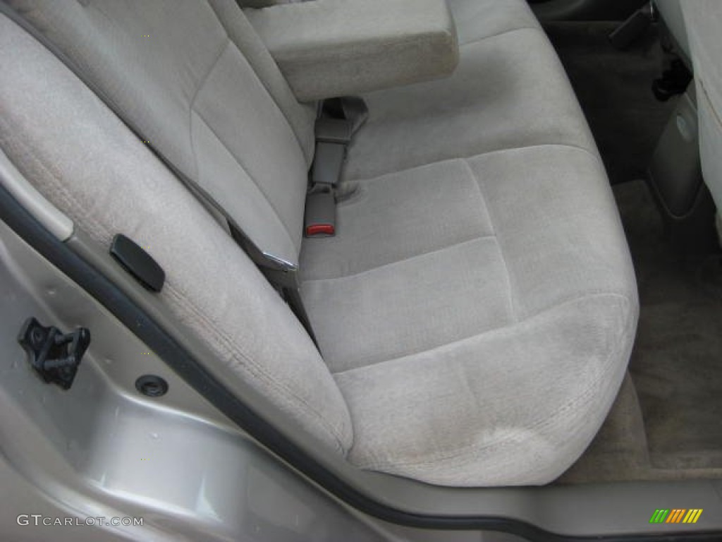 1997 Cutlass GLS Sedan - Light Sandrift Metallic / Beige photo #23