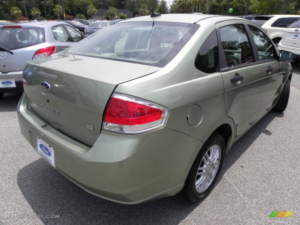 2008 Focus SE Sedan - Kiwi Green / Medium Stone photo #14