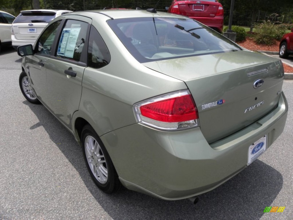 2008 Focus SE Sedan - Kiwi Green / Medium Stone photo #16