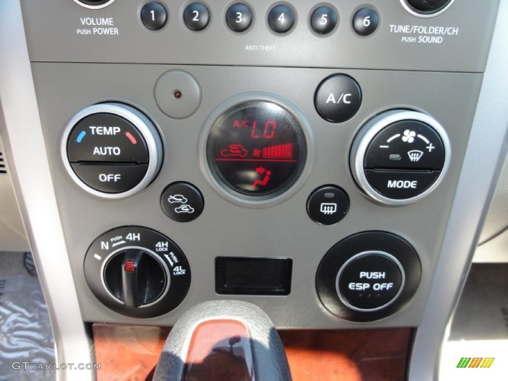 2008 Suzuki Grand Vitara Luxury 4x4 Controls Photo #51853577