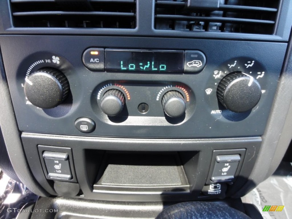 2004 Jeep Grand Cherokee Limited 4x4 Controls Photo #51854123