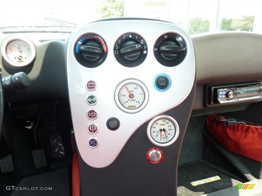 2004 Noble M12 GTO 3R Controls Photo #51862639