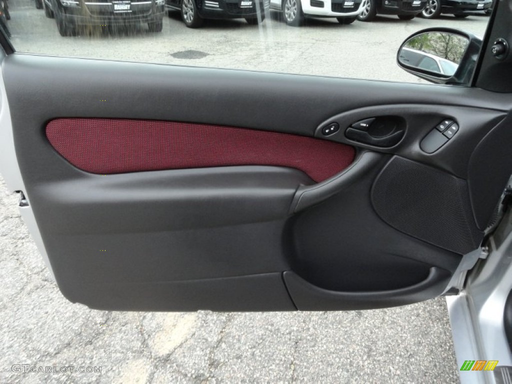 2003 Ford Focus SVT Hatchback Door Panel Photos