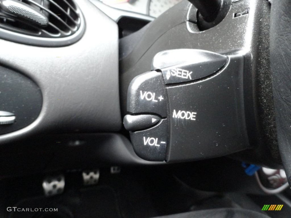 2003 Ford Focus SVT Hatchback Controls Photo #51866587