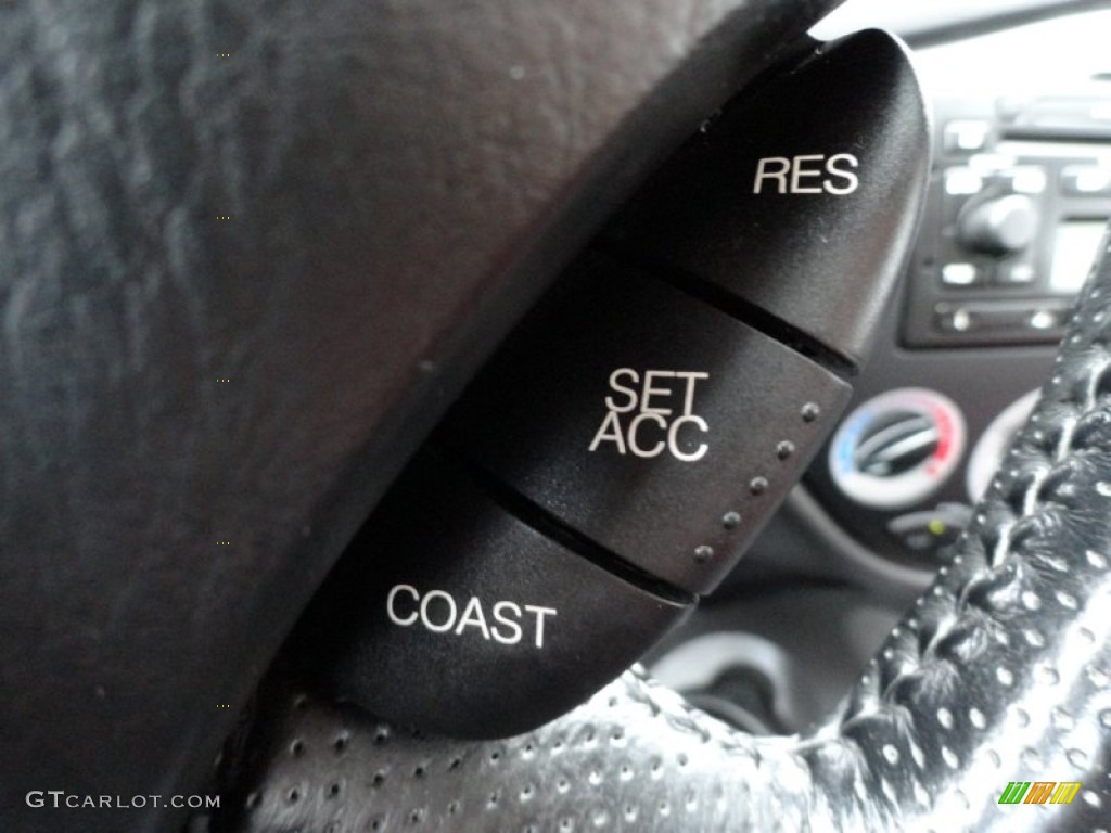 2003 Ford Focus SVT Hatchback Controls Photo #51866602