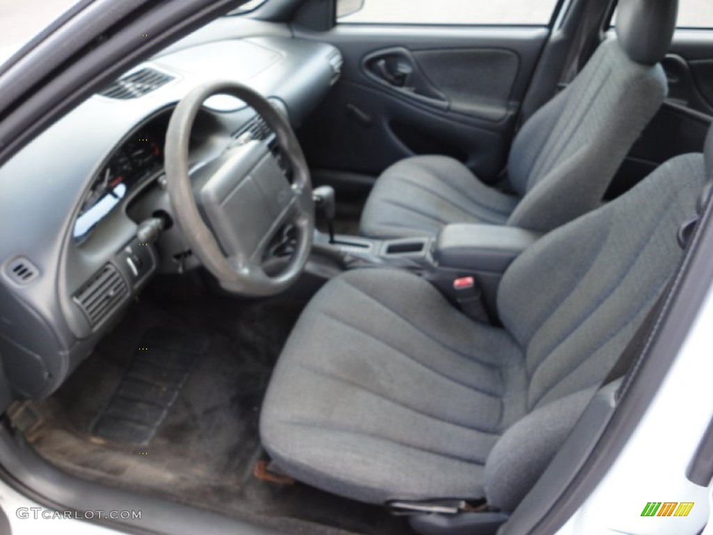 2002 Cavalier Sedan - Bright White / Graphite photo #9