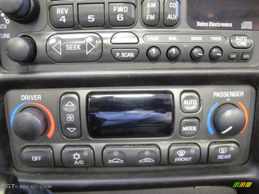 2001 Chevrolet Corvette Convertible Controls Photo #51876907