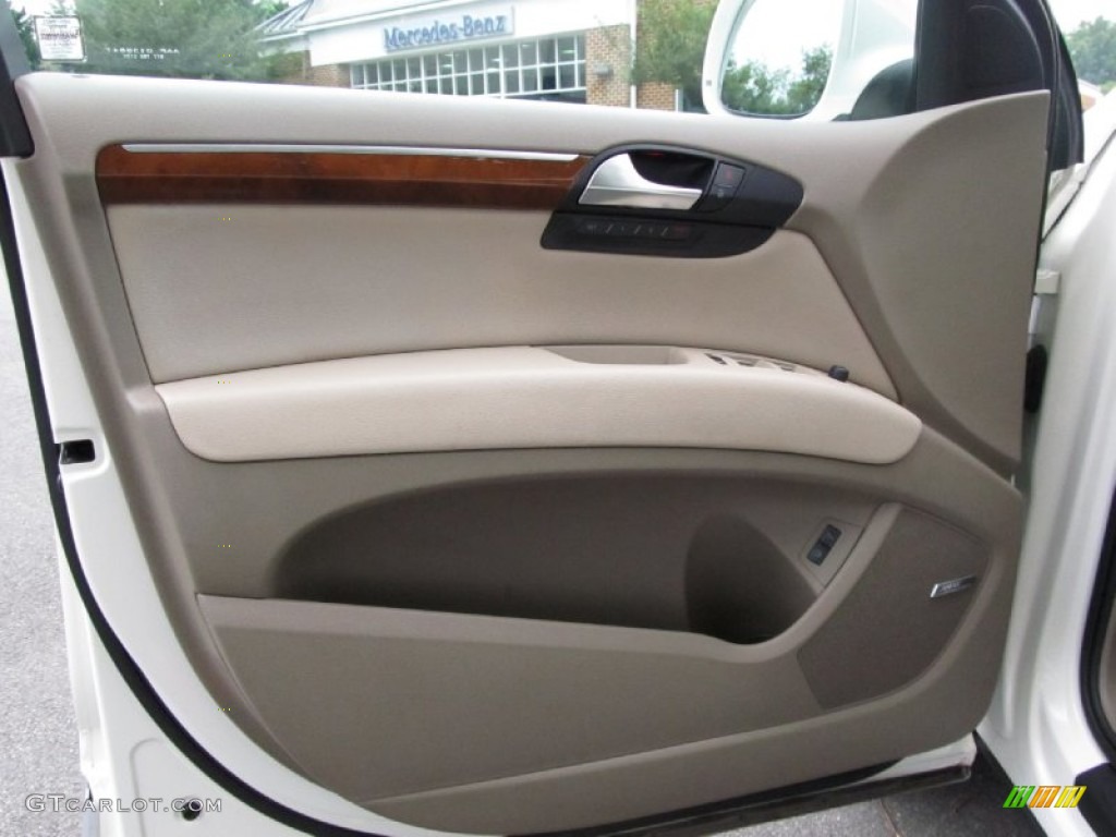 2007 Audi Q7 4.2 Premium quattro Cardamom Beige Door Panel Photo #51878071