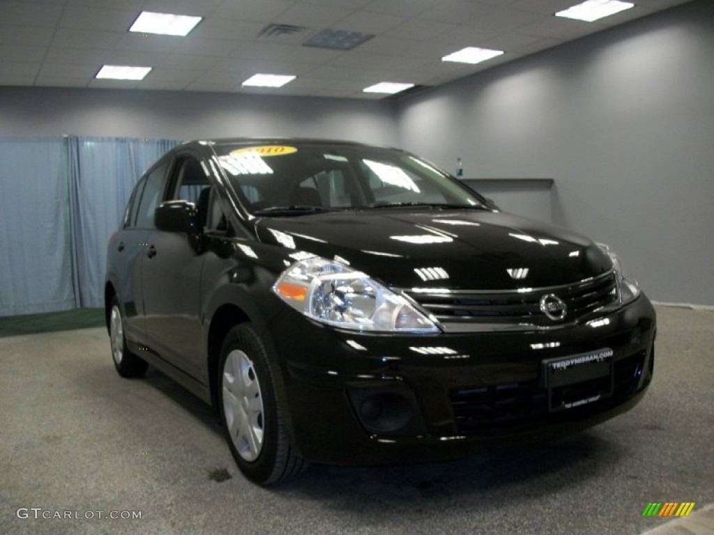 Super Black Nissan Versa