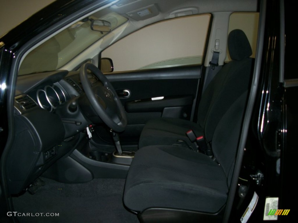 2010 Versa 1.8 S Hatchback - Super Black / Charcoal photo #11