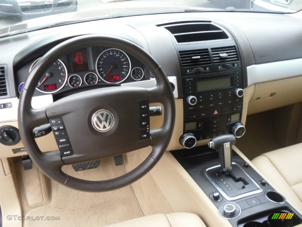 2009 Volkswagen Touareg 2 VR6 Dashboard Photos