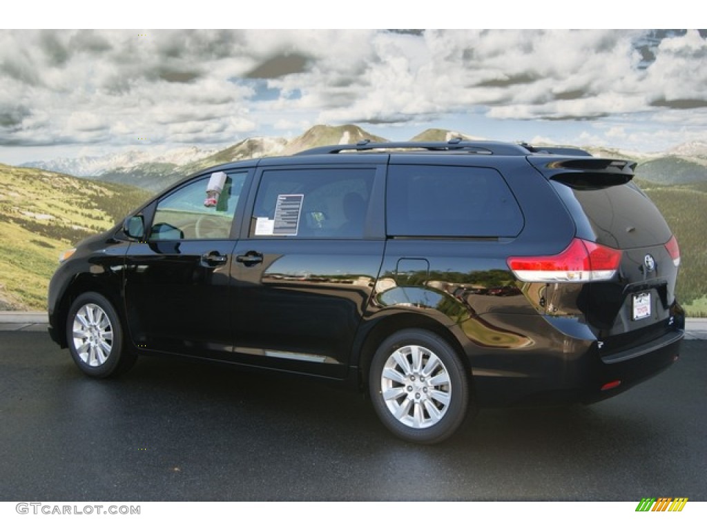 2011 Sienna LE AWD - Black / Light Gray photo #3