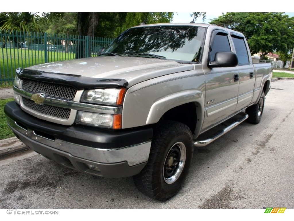 2004 Silverado 2500HD LT Crew Cab 4x4 - Sandstone Metallic / Medium Gray photo #1