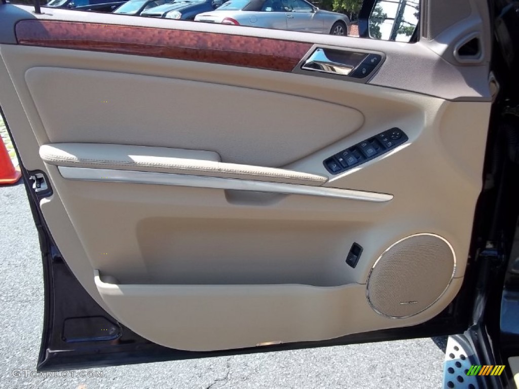 2009 Mercedes-Benz GL 320 BlueTEC 4Matic Cashmere Door Panel Photo #51886910