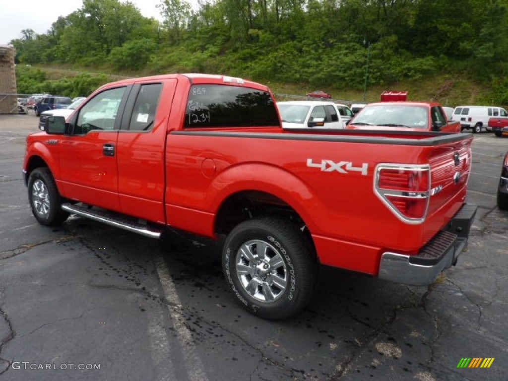 2011 F150 XLT SuperCab 4x4 - Race Red / Steel Gray photo #4