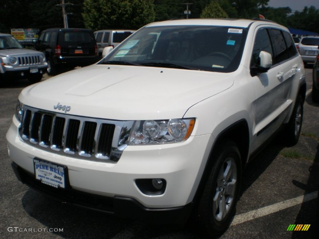 2011 Grand Cherokee Laredo X Package 4x4 - Stone White / Black photo #1