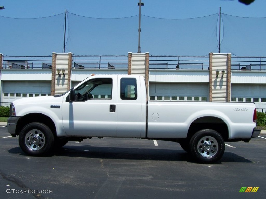 2005 F350 Super Duty XL SuperCab 4x4 - Oxford White / Medium Flint photo #3