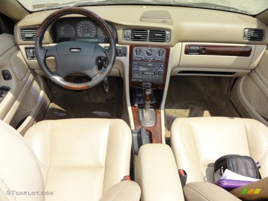 2004 Volvo C70 High Pressure Turbo Beige Dashboard Photo #51905069