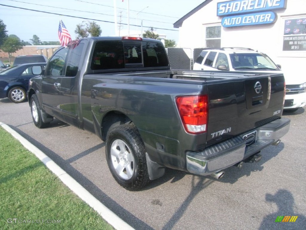 2004 Titan SE King Cab 4x4 - Smoke Gray / Graphite/Titanium photo #3