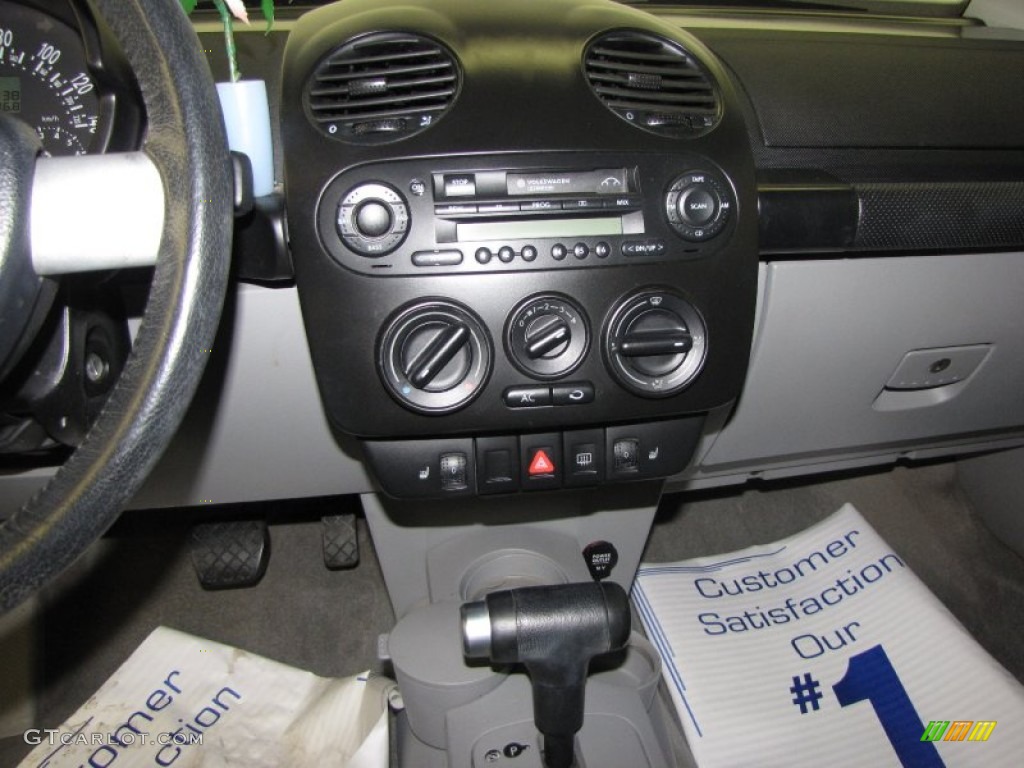 2000 Volkswagen New Beetle GLS Coupe Controls Photo #51907877