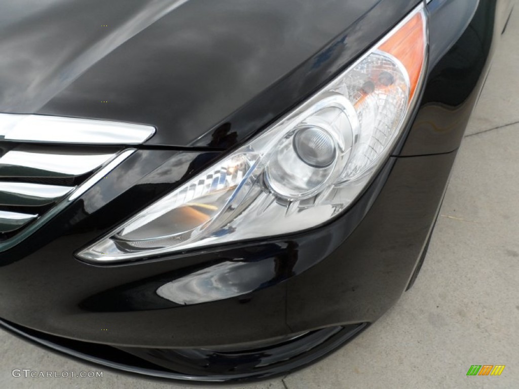 2011 Sonata SE - Midnight Black / Black photo #10