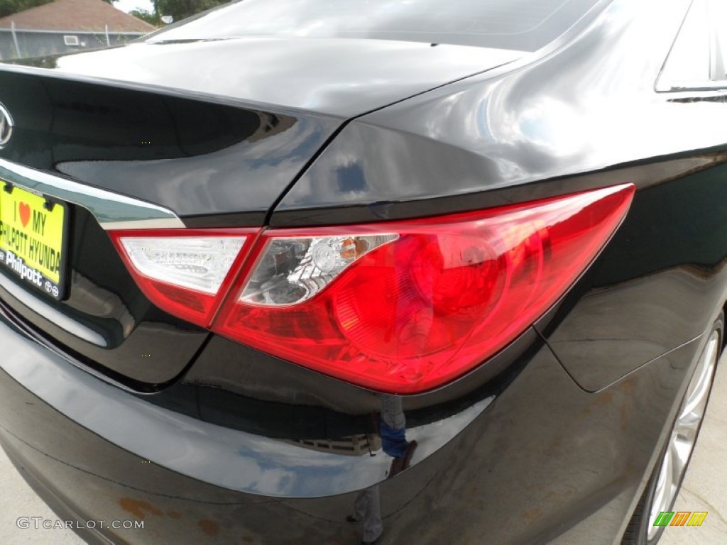 2011 Sonata SE - Midnight Black / Black photo #19