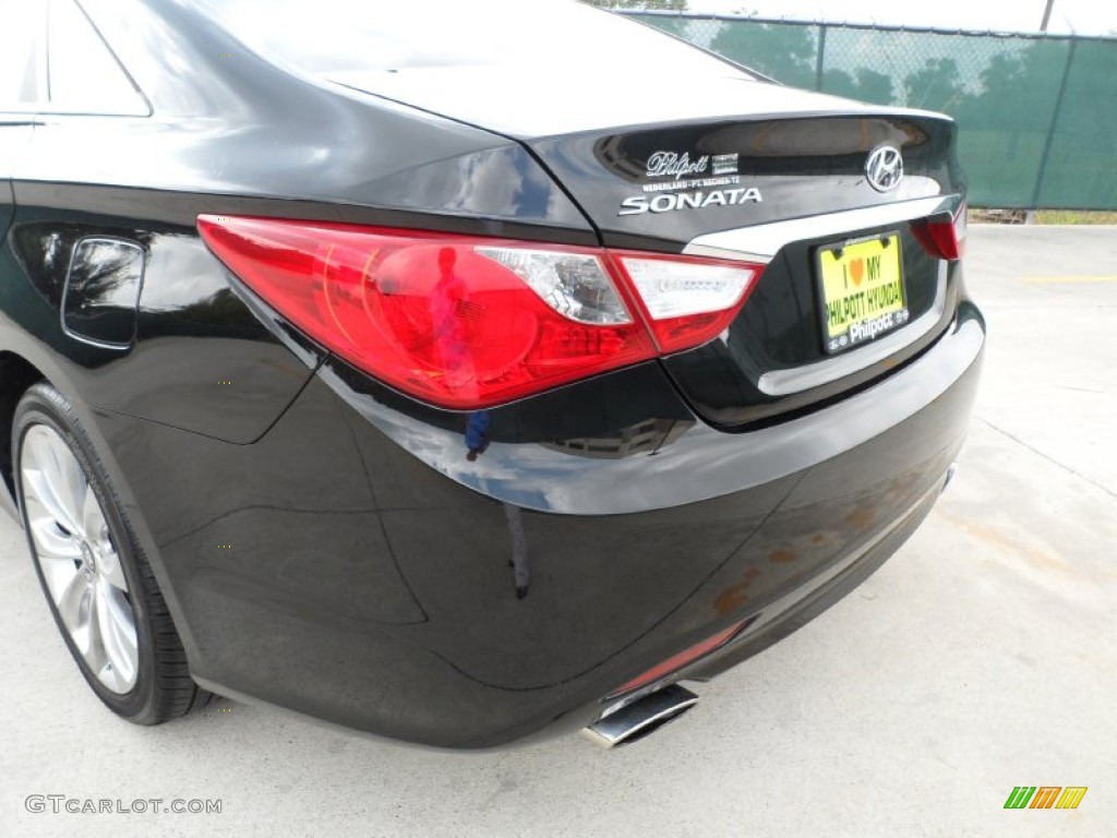 2011 Sonata SE - Midnight Black / Black photo #22